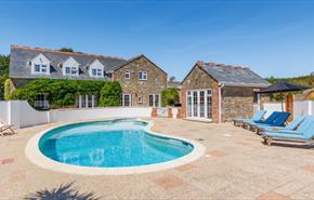 Cottage with an outside pool, The Island Holiday Company, self catering cottages and houses, Isle of Wight, Ryde