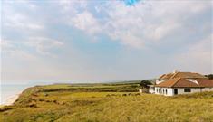 Outside view of Isle of Wight Pearl, sea views, shopping, things to do, food and drink