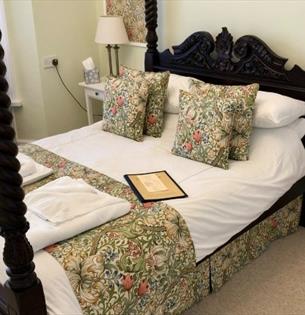 Four poster bed at the Snowdon House, B&B, Shanklin