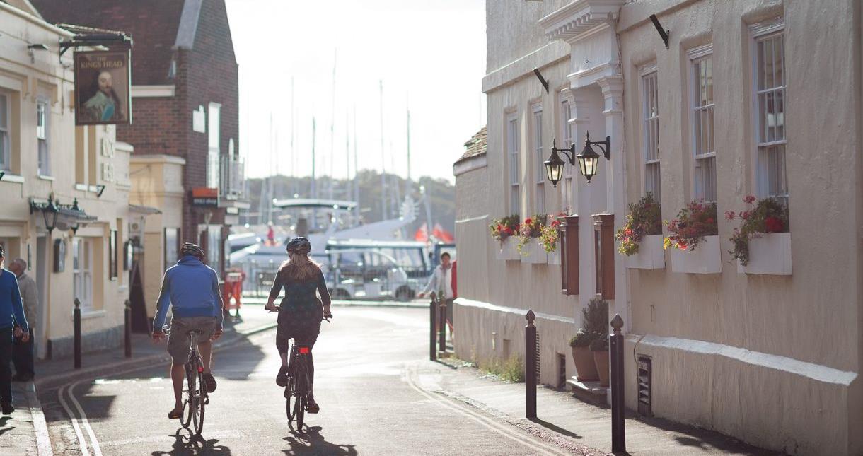 Couple cycling in Yarmouth