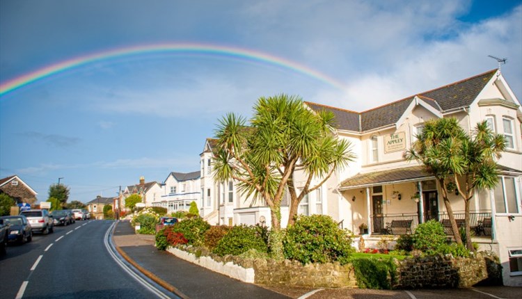 Isle of Wight, Accommodation Appley Lodge, Image showing outside of Hotel with beautiful rainbow over head