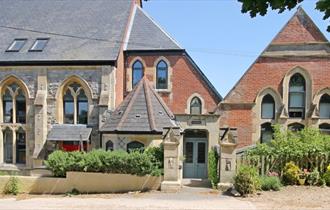 Isle of Wight, Accommodation, Self Catering, Church House, TOTLAND BAY