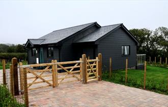 Isle of Wight, Accommodation, Self Catering, Hill Top Dairy, Newport, Fastnet, outside and garden
