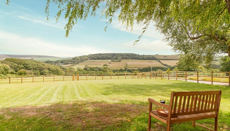 Isle of Wight, Accommodation, Kingates Farm Shepherds Hut View Over Gardens
