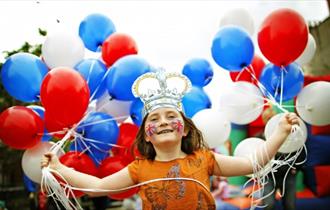 Isle of Wight, Things to Do, Jubilee Events,The Royal Hotel, Family Day, child with ballooons