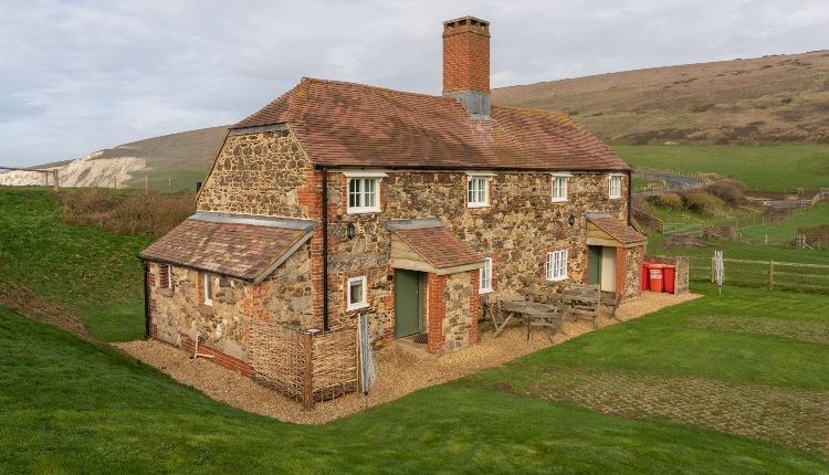Outside view of 1 Compton Farm Cottage, Isle of Wight, Self Catering, National Trust