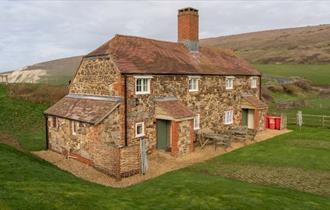 Outside view of 1 Compton Farm Cottage, Isle of Wight, Self Catering, National Trust