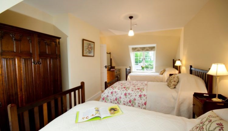 Twin bedroom at Wydcombe Holiday Cottage, National Trust, Isle of Wight, self catering, image credit: John Plimmer