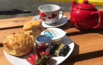 Cream tea at Rylstone Tea Gardens and Crazy Golf, Shanklin, Things to Do