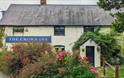 Isle of Wight, Eating Out, Food and Drink, The Crown Inn Shorwell, main exterior image