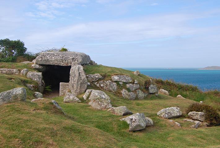 Bant's Cairn, a prehistoroc burial chamber on St Mary's
