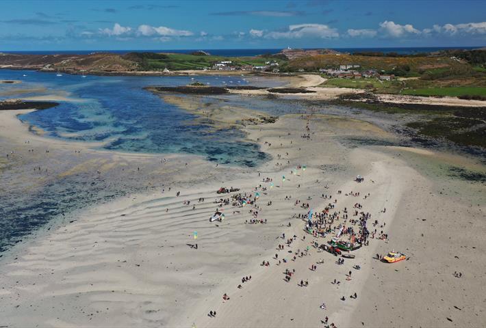 Walk between Tresco & Bryher