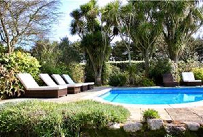 Carnwethers Cottages - Poolside