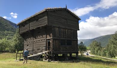 The large Storehouse, Lom