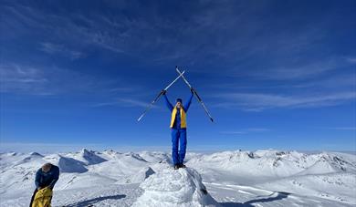Topptur på ski: Midtre Høgvagltinden (2066 m.o.h.)