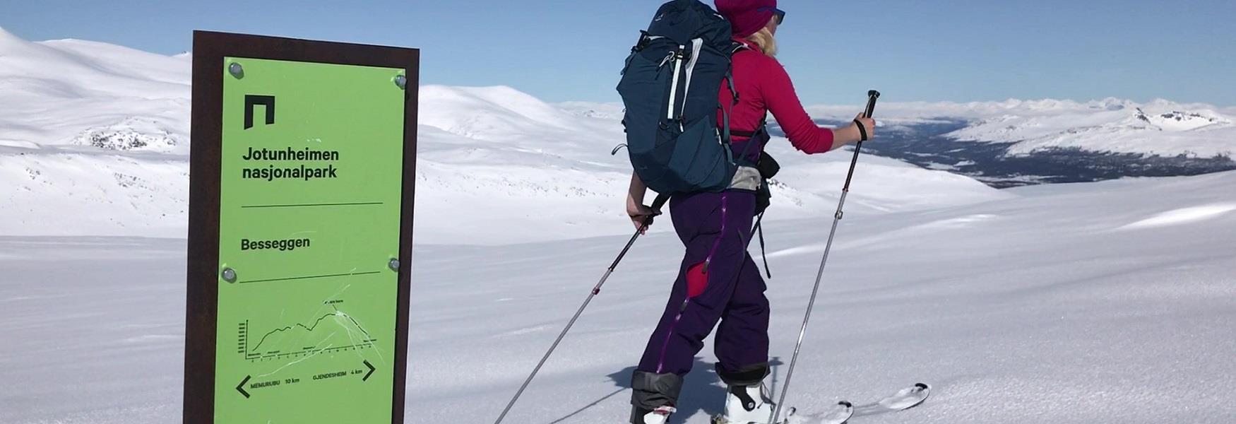 Hiking Besseggen Ridge winter