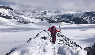 Topptur på ski: Svellnosbreahesten (2181 m.o.h.)