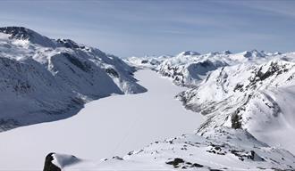 Topptur på ski: Besseggen vintertur