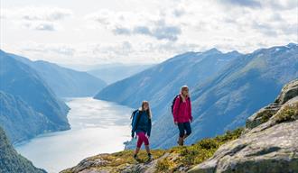 Skogstad Lom - Kleidung für die Outdoor-Erlebnisse