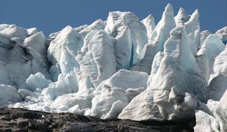 Path to the glacier front of Storbreen glacier