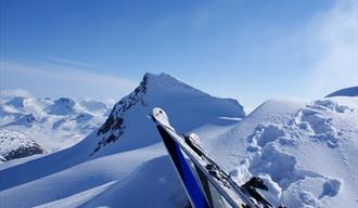 Topptur på ski: Gravdalstinden (2113 m.o.h.) frå Leirvassbu