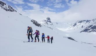 Topptur i Leirdalen med 2000- meters toppen Kyrkja i bakgrunnen