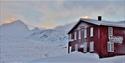 Krossbu Tourist Hut, with view over Store Smørstabbtind