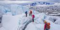 Gruppe på bretur med Aktiv i Lom på Bøverbreen i Jotunheimen.