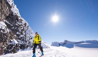 Topptur på ski: Skarddalstinden (2100 m.o.h.)
