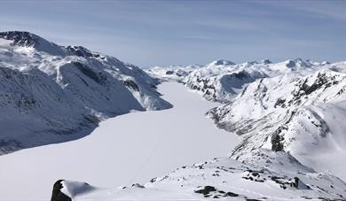 Topptur på ski: Besseggen vintertur