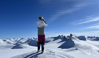 Topptur på ski: Veslbreatinden (2092 m.o.h.)