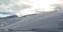 Nypreppa løype i kveldssol, høststemning  med nysnø
Galdhøpiggen sommerskisenter, Galdhøpiggen summer skiing center, juvass
