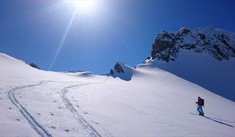 Topptur på ski: Skagsnebb (2003 m.o.h.)