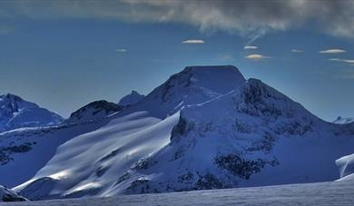 Topptur på ski: Store Rauddalstinden (2157 m.o.h.)
