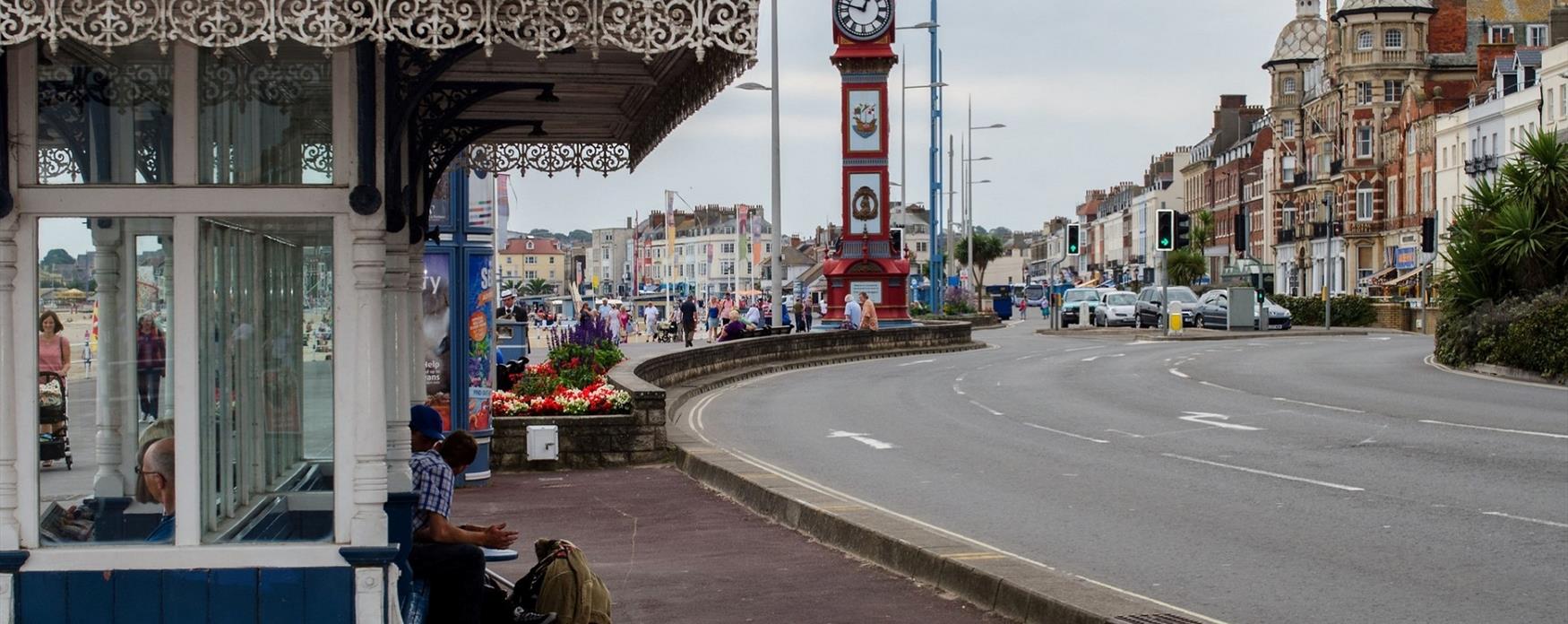 Waiting for the bus in Weymouth