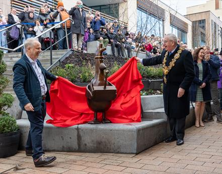 Nick Park CBE unveils statue of Feathers McGraw at Animate, Preston