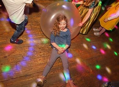 Crafty Vintage - Playhouse Project - Easter Family Rave