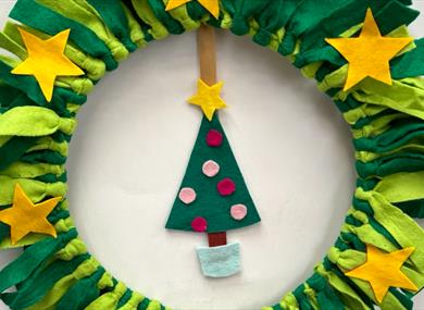 Festive Crafts: Felt Christmas Wreath Making