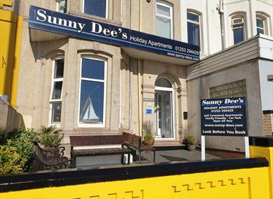 Sunny Dees Holiday Apartments
