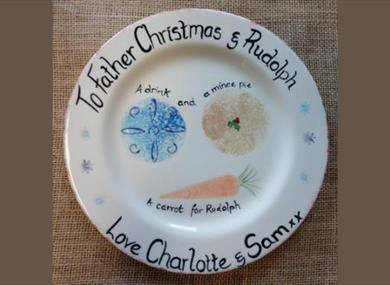 Design a personalised Christmas plate