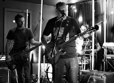 LIVE MUSIC : Dead Tenant