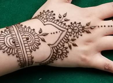 Waterfoot Wakes : Henna Artist