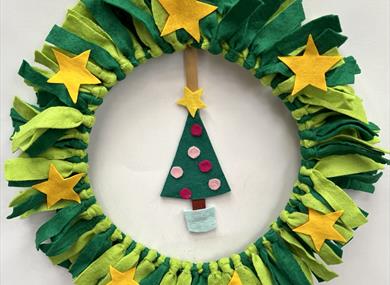 Festive Crafts: Felt Christmas Wreath Making