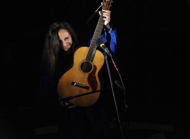 Julie Felix - Iconic artist on the road again