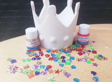 Coronation Crafts - Ceramic Crown Plant Pot Painting