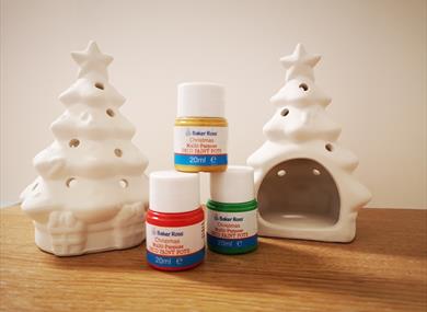 Kids Christmas Crafts - Tealight Holder Painting