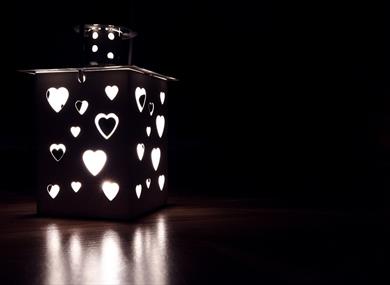 Kids Christmas Crafts - Build a festive Lantern