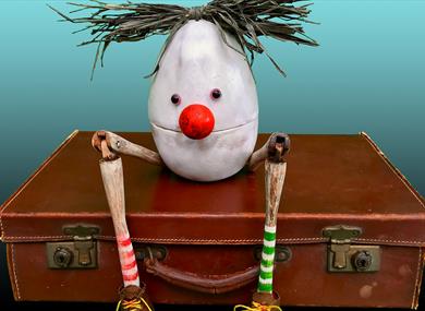 Eggs on Legs by Garlic Theatre