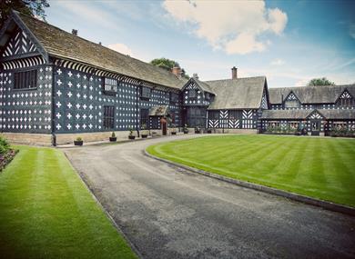 Free guided tour with the Ghost of Goodwife Agnes 2020