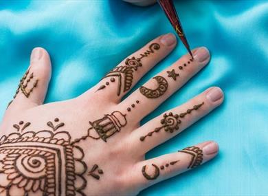 Waterfoot Wakes : Henna Artist